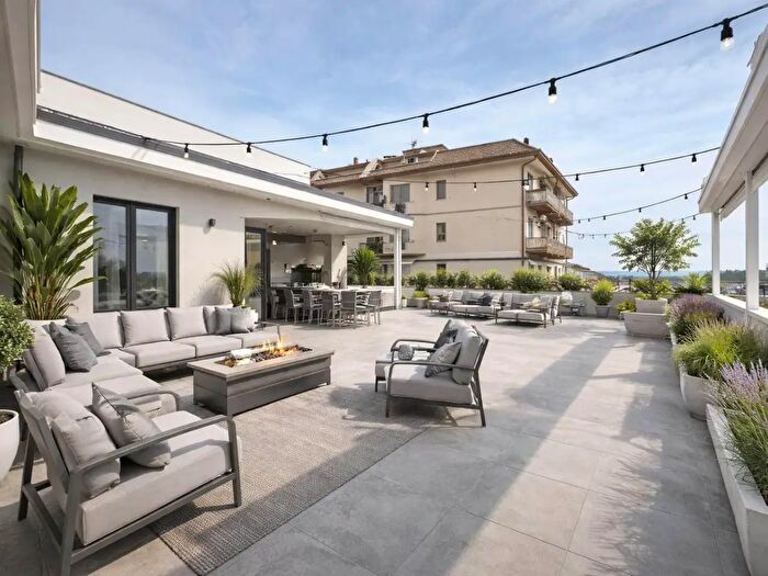 Appartamento quadrilocale in vendita in Viale Alcide De Gasperi, Vibo Valentia