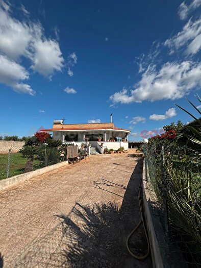 Casa con 9 locali in vendita in Strada Coppola V, Sava