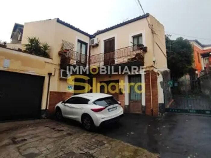 Casa quadrilocale in vendita in Cortile Ciancio, Paterno
