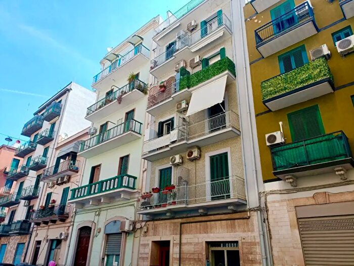 Appartamento trilocale in vendita in Via Generale De Bernardis, Bari