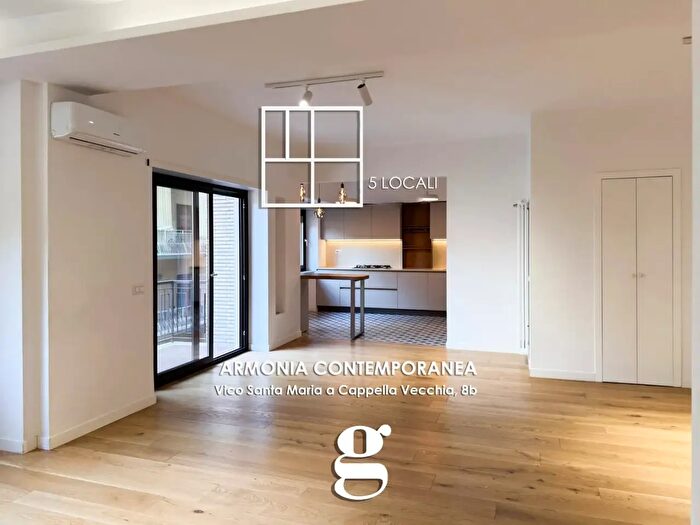 Appartamento con 5 locali in vendita in Vico Santa Maria a Cappella Vecchia b, Napoli