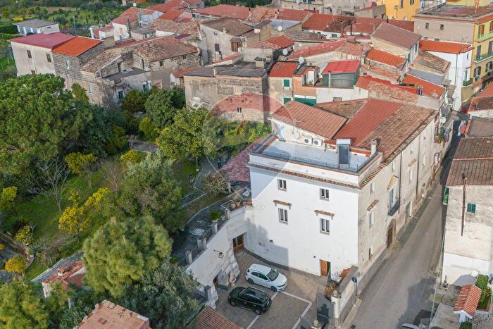 Casa con 12 locali in vendita in Via Corso, Sessa Aurunca