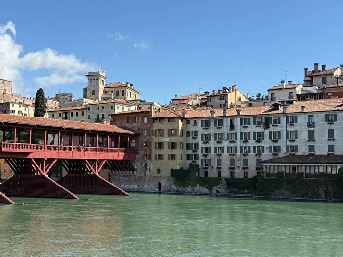 Appartamento con 8 locali in affitto in Via Roma, Bassano Del Grappa