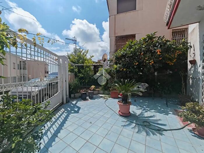 Appartamento trilocale in vendita in Via Miseno, Pozzuoli