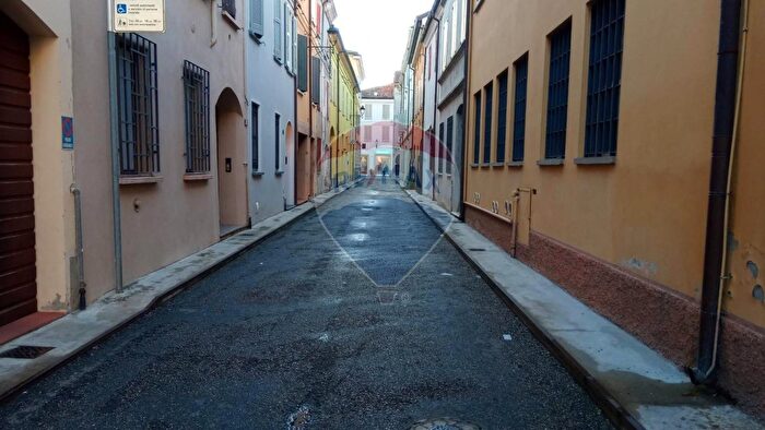 Appartamento con 11 locali in vendita in Via Mentana, Guastalla