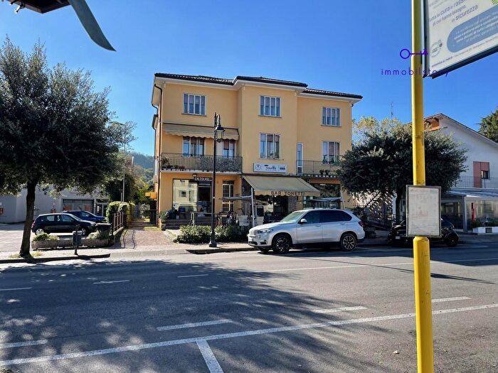 Appartamento con 5 locali in vendita in Via Roma Galzignano Terme, Galzignano Terme