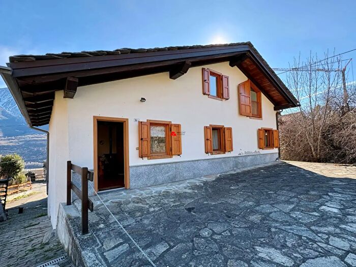 Appartamento con 6 locali in vendita in Villaggio Ramoise a, Quart