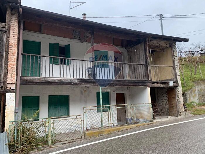 Casa quadrilocale in vendita in Via Chioè, Lamon