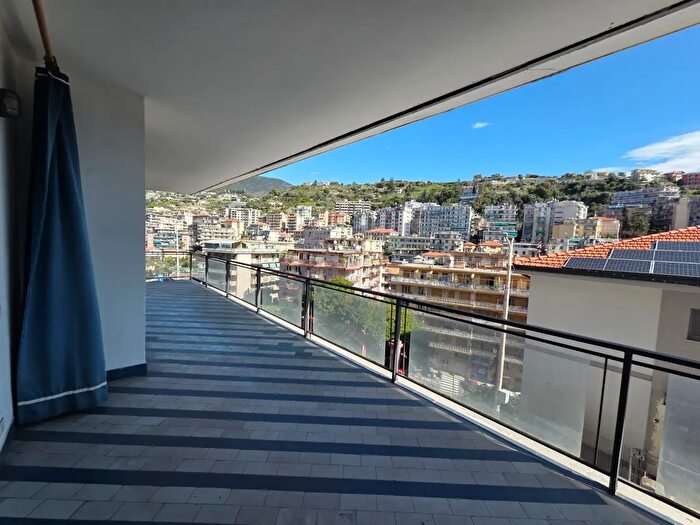 Appartamento trilocale in vendita in Via Galileo Galilei, Sanremo