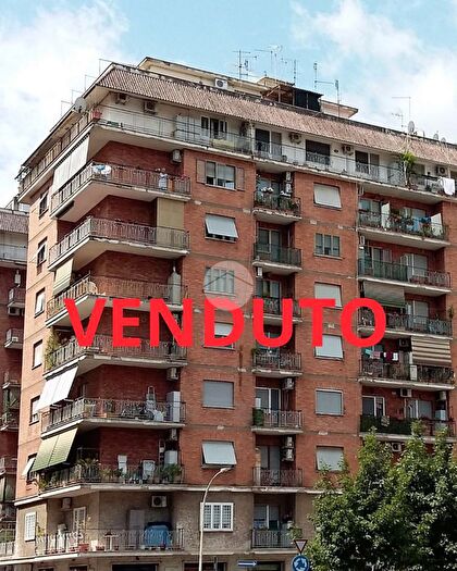 Appartamento bilocale in vendita in Via Ponzio Cominio, Roma
