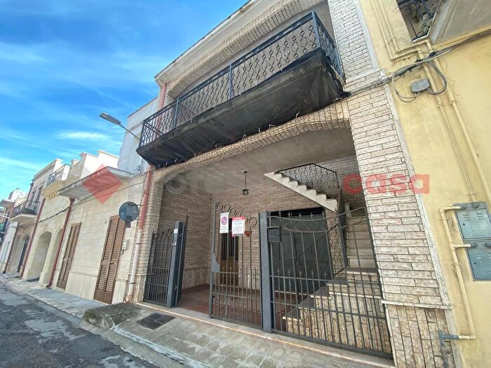 Casa con 6 locali in vendita in Via Adua, Sava