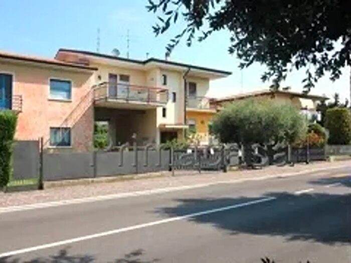 Appartamento trilocale in vendita in Via Risorgimento, Pescantina