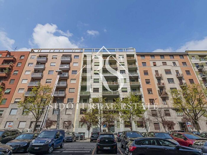 Casa trilocale in affitto in Viale Andrea Doria, Centrale, Milano