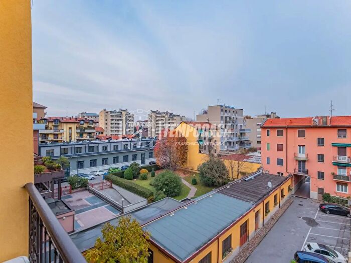 Appartamento trilocale in vendita in Via Pellegrino Rossi, Milano