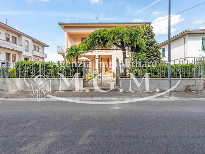 Casa con 12 locali in vendita in a Enrico Capecchi, Pontedera