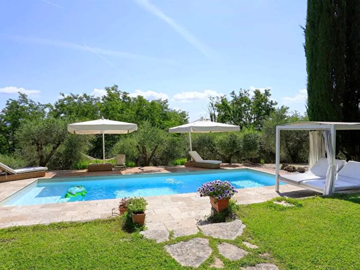 Casa con 6 locali in vendita in Poggibonsi