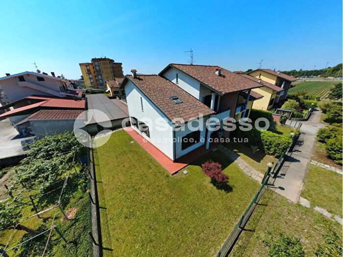Casa con 6 locali in vendita in Via Marchisio, Cigliano