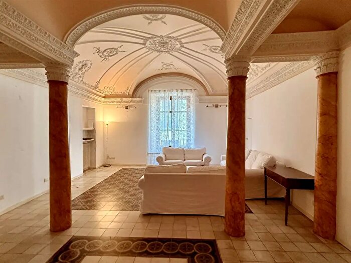 Appartamento quadrilocale in affitto in Via Pulvirenti, Catania