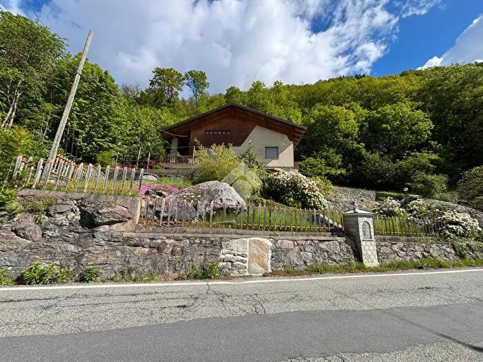 Casa con 5 locali in vendita in Via Mottera, Chialamberto
