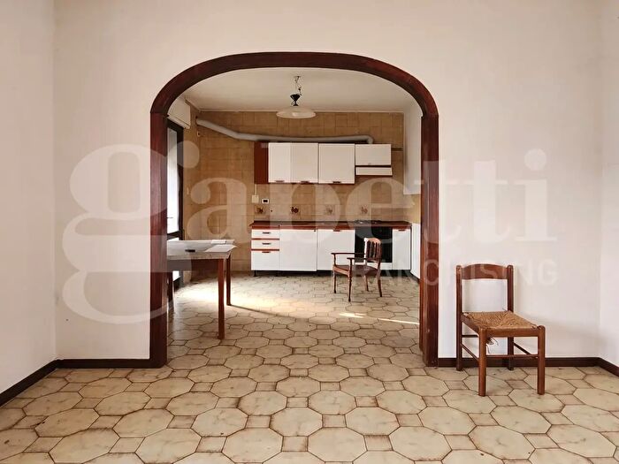 Appartamento trilocale in vendita in Via Roncon, Padova