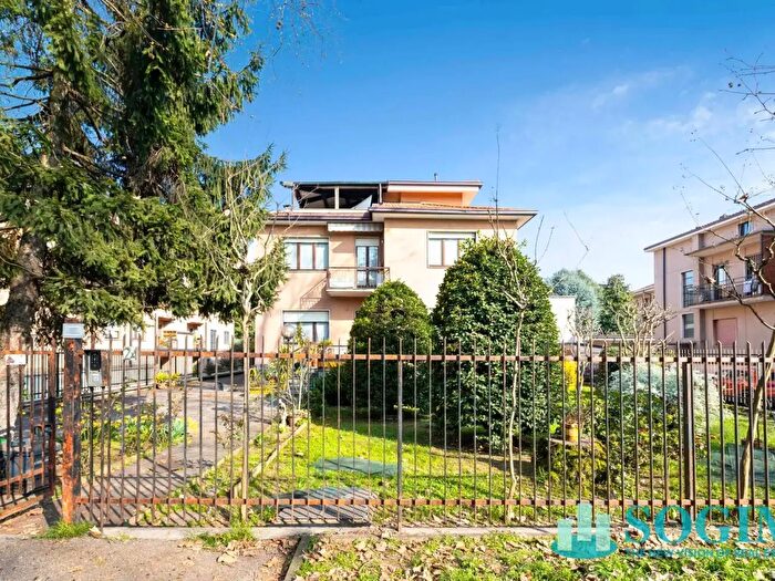 Appartamento quadrilocale in vendita in Via Fidia, Monza