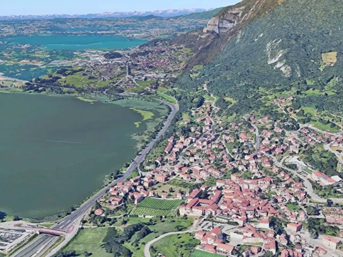 Appartamento quadrilocale in vendita in Via Roncaglio, Civate