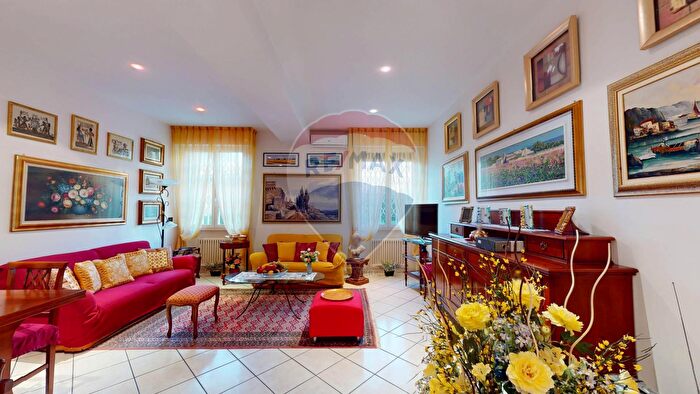 Appartamento quadrilocale in vendita in Piazza Duca degli Abruzzi, Genova