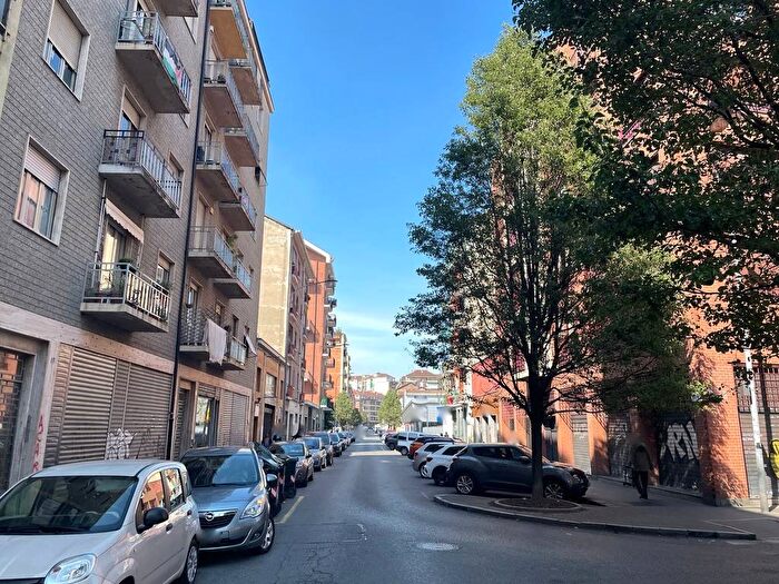 Appartamento trilocale in affitto in Via Aosta, Aurora, Torino