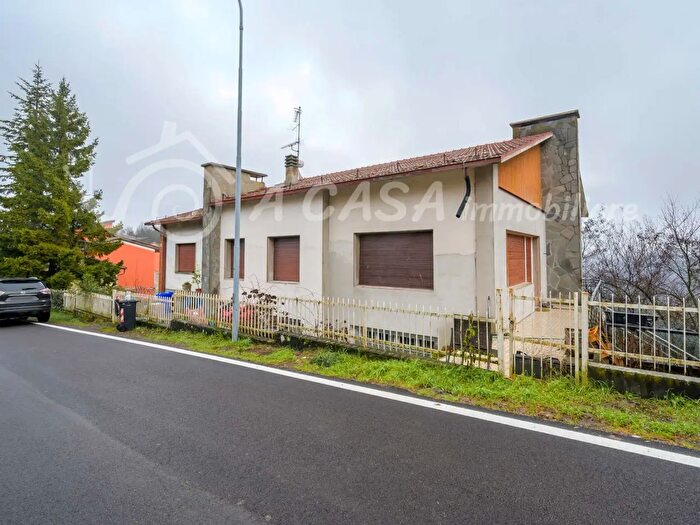 Casa con 13 locali in vendita in Strada Provinciale di Mulazzano, Lesignano De' Bagni