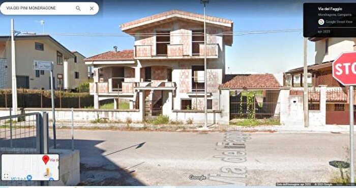 Casa con 5 locali in vendita in Mondragone