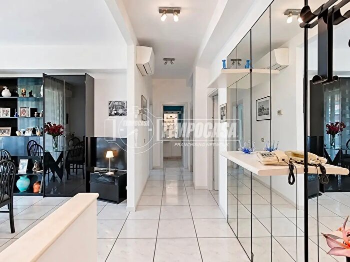 Appartamento trilocale in vendita in Via Antonio Curò, Bergamo