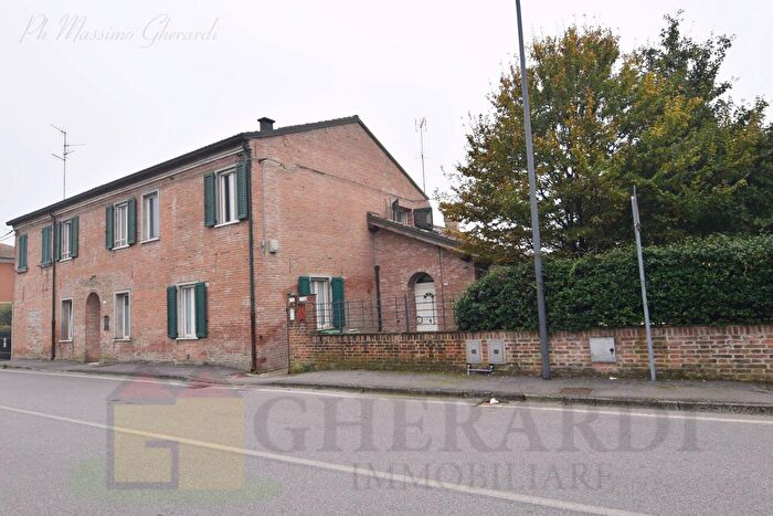 Casa con 10 locali in vendita in Via Primo Maggio, Copparo