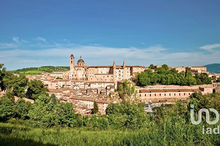 Casa con 13 locali in vendita in Strada Strada Provinciale Montefabbri, Urbino