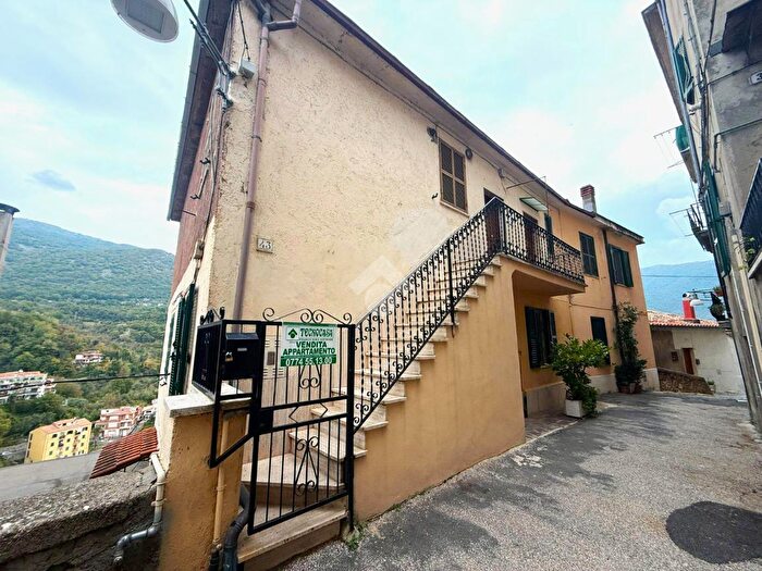 Appartamento trilocale in vendita in Via Milazzo, Subiaco