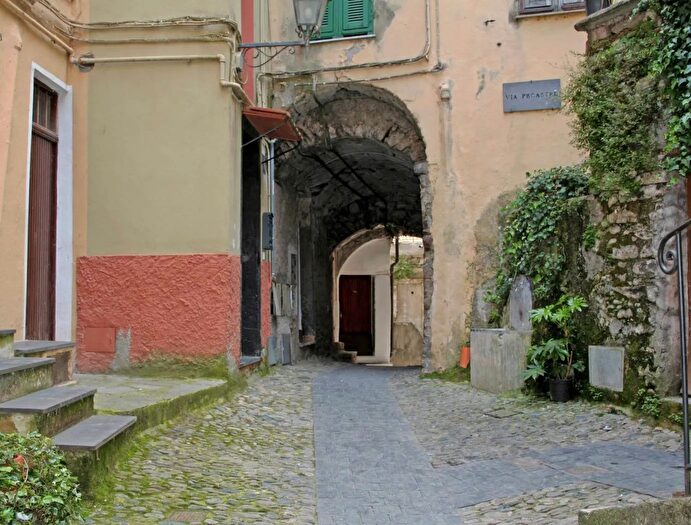 Appartamento trilocale in vendita in Via Ponte, Pigna