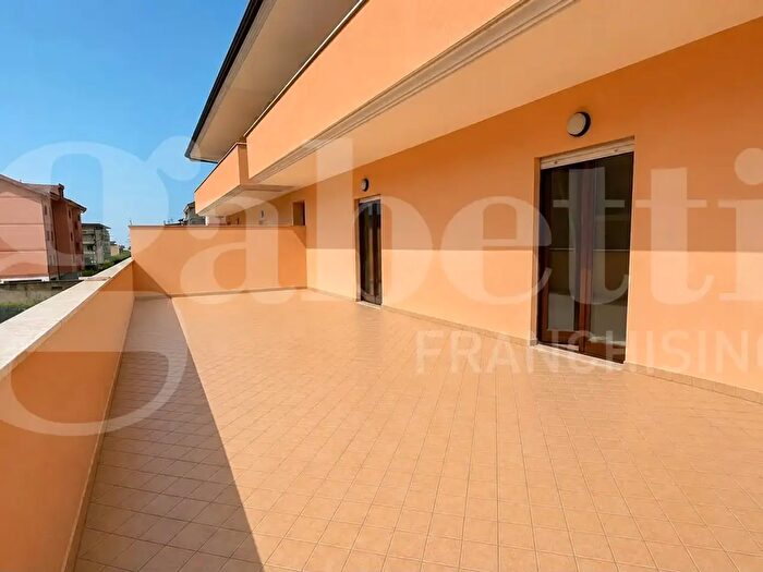 Appartamento con 5 locali in vendita in Via Iardino, Vitulazio