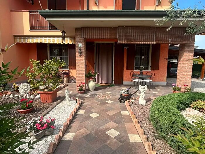 Casa con 5 locali in vendita in Via Scarsellini, Marmirolo