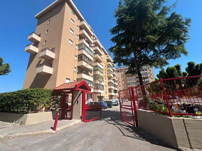Appartamento con 5 locali in affitto in Via Dei Fiori, Calatafimi Alta, Palermo