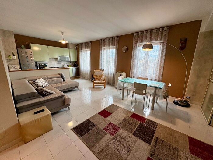 Appartamento con 5 locali in vendita in Via Fiorenzuola, Cerreto DEsi