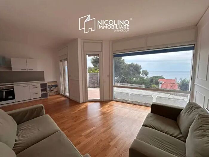 Appartamento trilocale in vendita in Via Padre Semeria, Sanremo