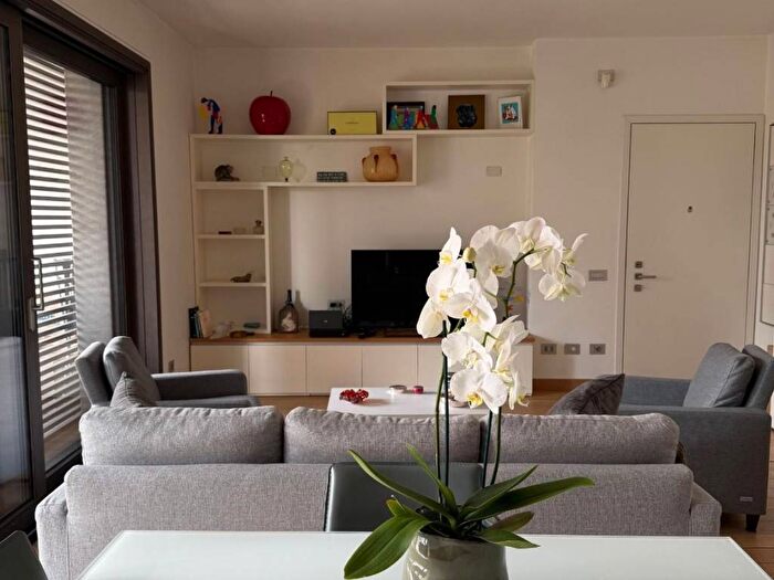 Appartamento trilocale in affitto in Viale Severino Boezio, Sempione, Milano
