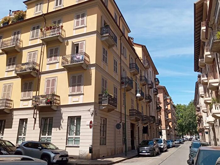 Appartamento quadrilocale in affitto in Via San Domenico, Torino