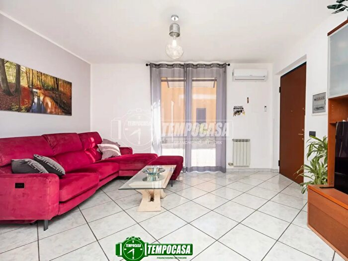 Casa quadrilocale in vendita in Via della Pace, Cambiago