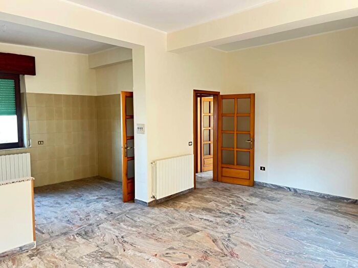 Appartamento quadrilocale in affitto in Vicolo Modena, Sbarre, Reggio Calabria