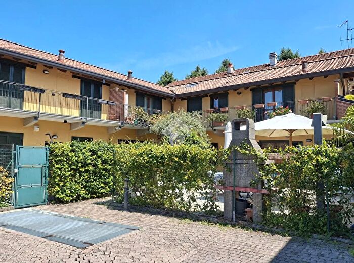 Casa con 7 locali in vendita in Via Crivelli, Carate Brianza