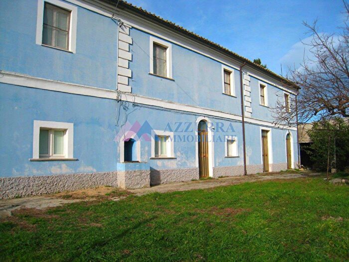 Casa con 10 locali in vendita in Scerni