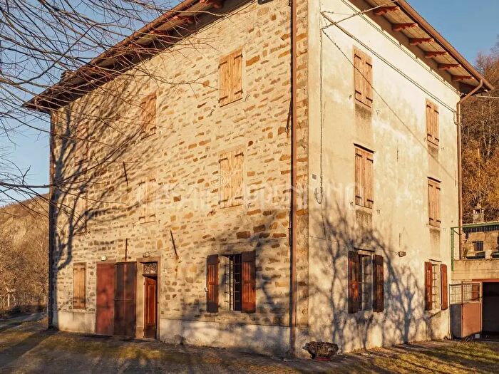 Casa con 15 locali in vendita in Palagano