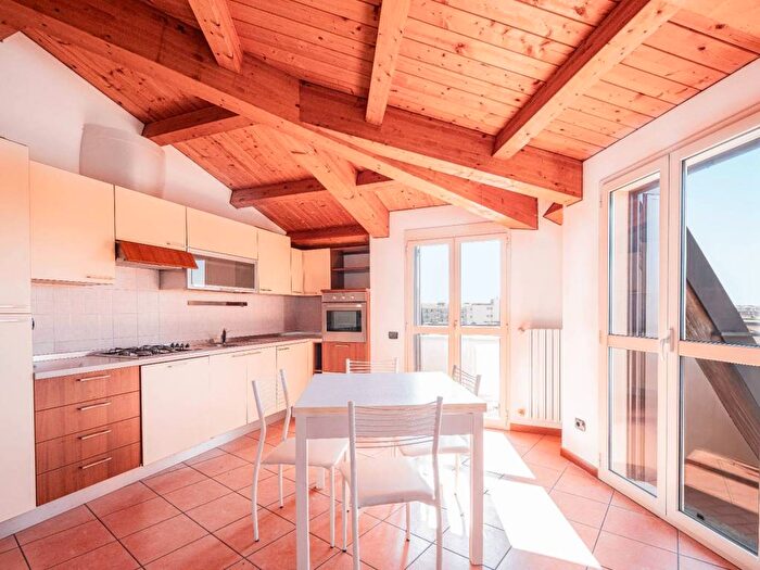 Appartamento trilocale in affitto in Viale Umbria, Martini Insubria, Milano