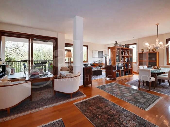 Appartamento quadrilocale in vendita in Viale Brianza, Monza