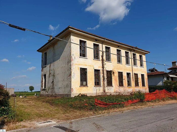 Casa con 15 locali in vendita in Via Loreto, Sedegliano